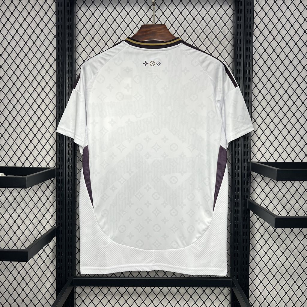 Camiseta Real Madrid 2024/25 LV Co-Branded - vista frontal