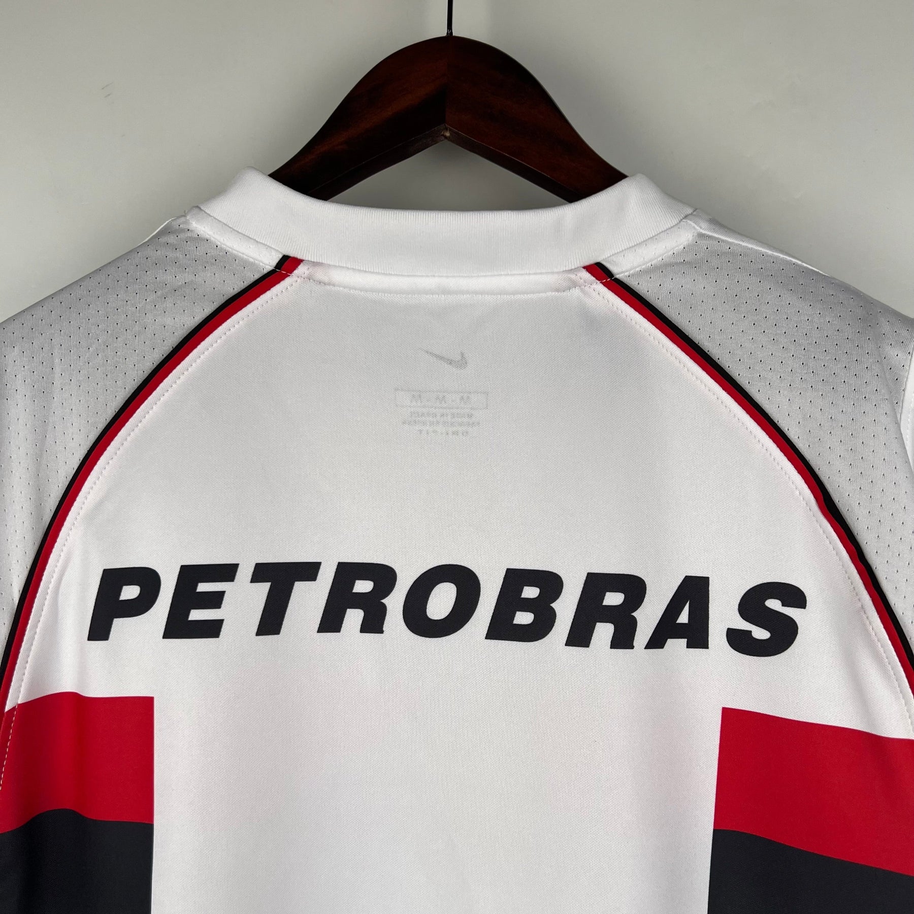 Camiseta Flamengo Retrô 2002 Branco - vista trasera
