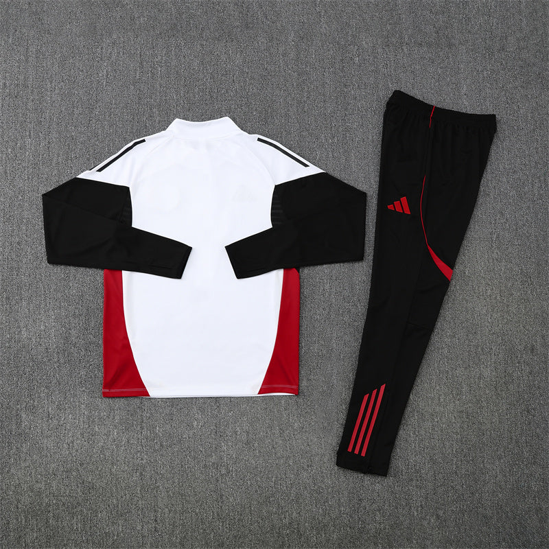 Training Suit Manchester United 25/26 White - Winter - detalle del cuello