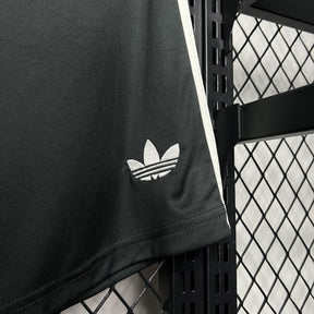 Shorts Manchester United 2024/25 Third - detalle del cuello