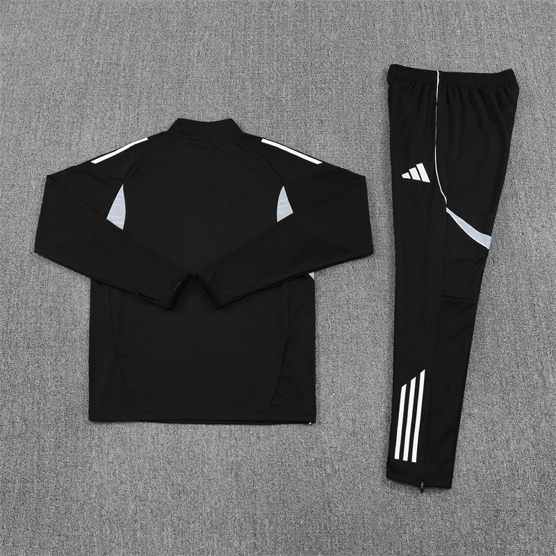 Training Suit Germany 25/26 Black  - Winter - detalle del cuello