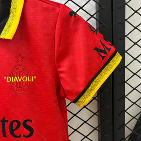 Kids Milan 25/26 Co-Branded Edition - Vermelho - detalle del cuello