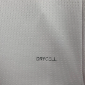25∕26 Al Hilal away - detalle del cuello