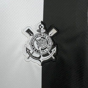 Kids Corinthians 24/25 Third - Preto e Branco - detalle del cuello
