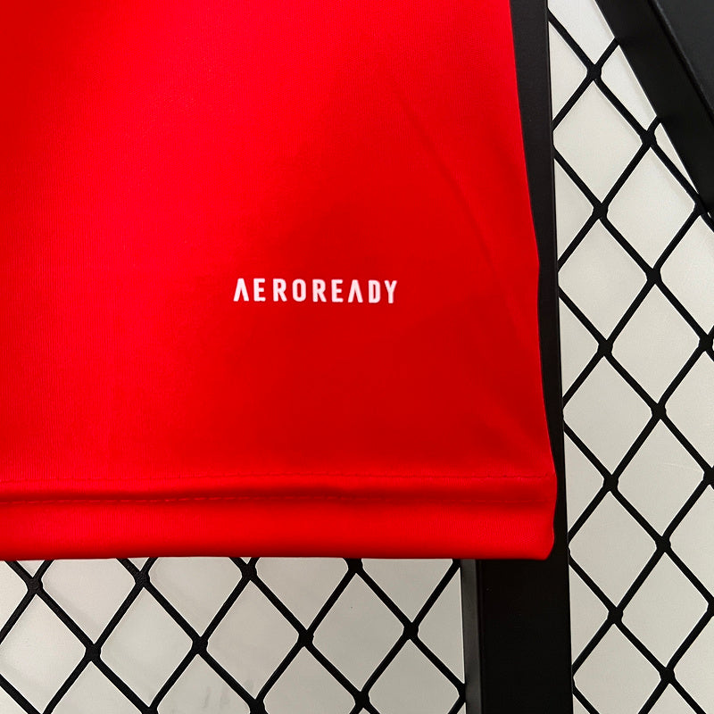 Camiseta 24∕25 Internacional Training Wear Red - tejido y acabado