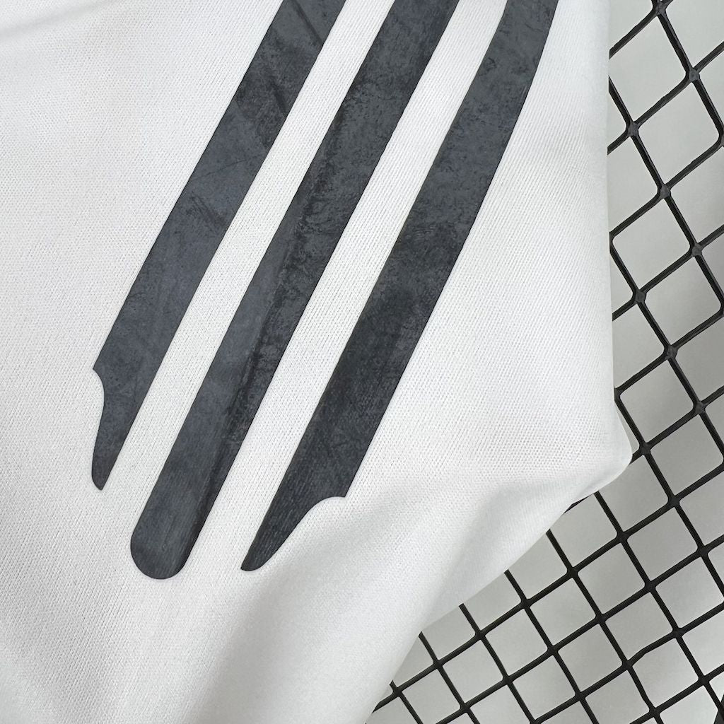 Camiseta do Real Madrid Retrô 2005/06 Home - vista frontal
