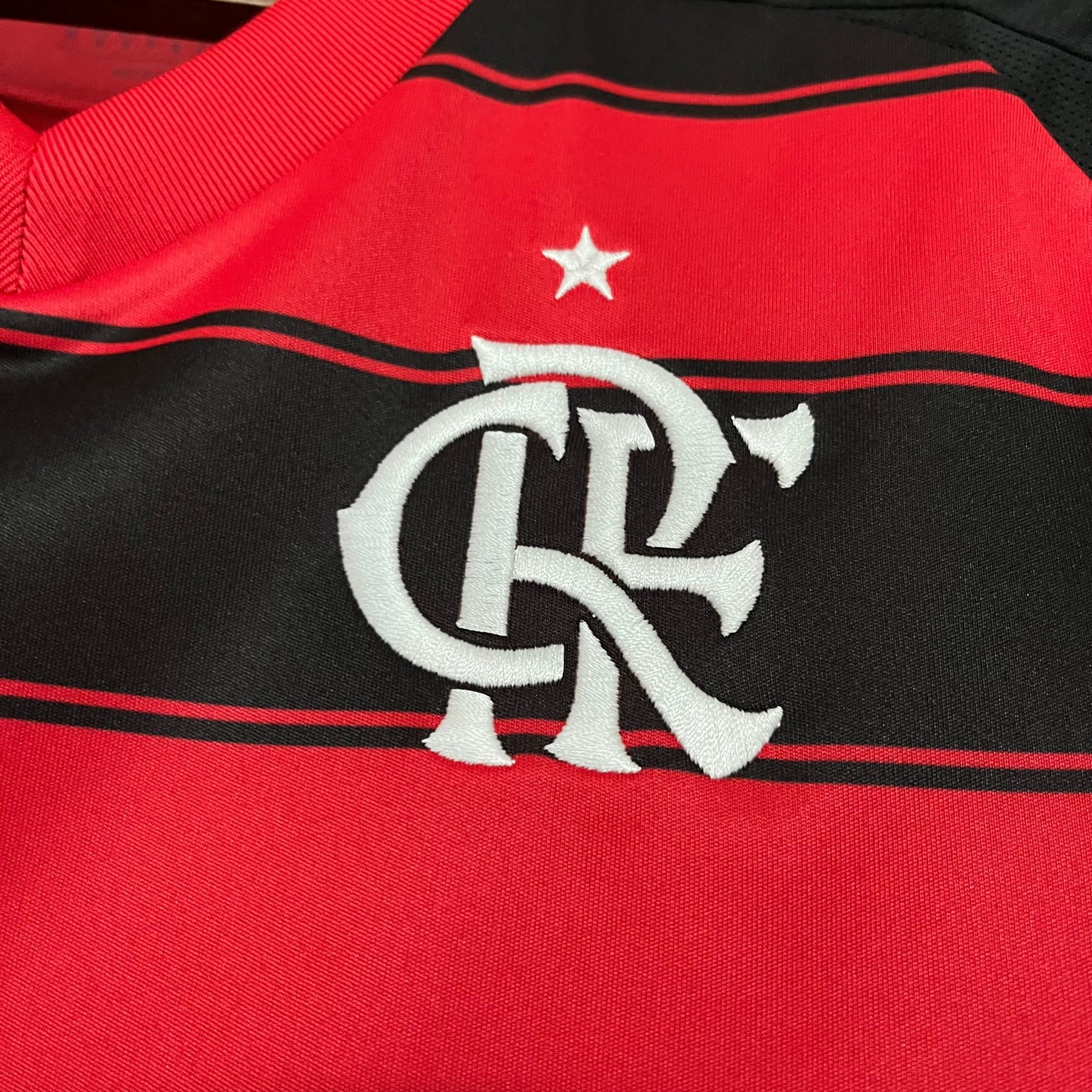 Camiseta Femenino Flamengo 25/26 Home - detalle del cuello
