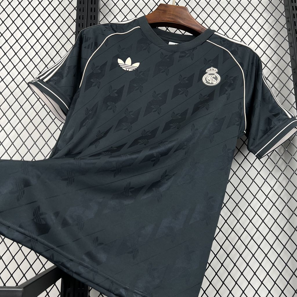 Camiseta Real Madrid 24∕25 Special Edition Black - detalle de la manga