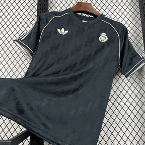 Camiseta Real Madrid 24∕25 Special Edition Black - detalle de la manga