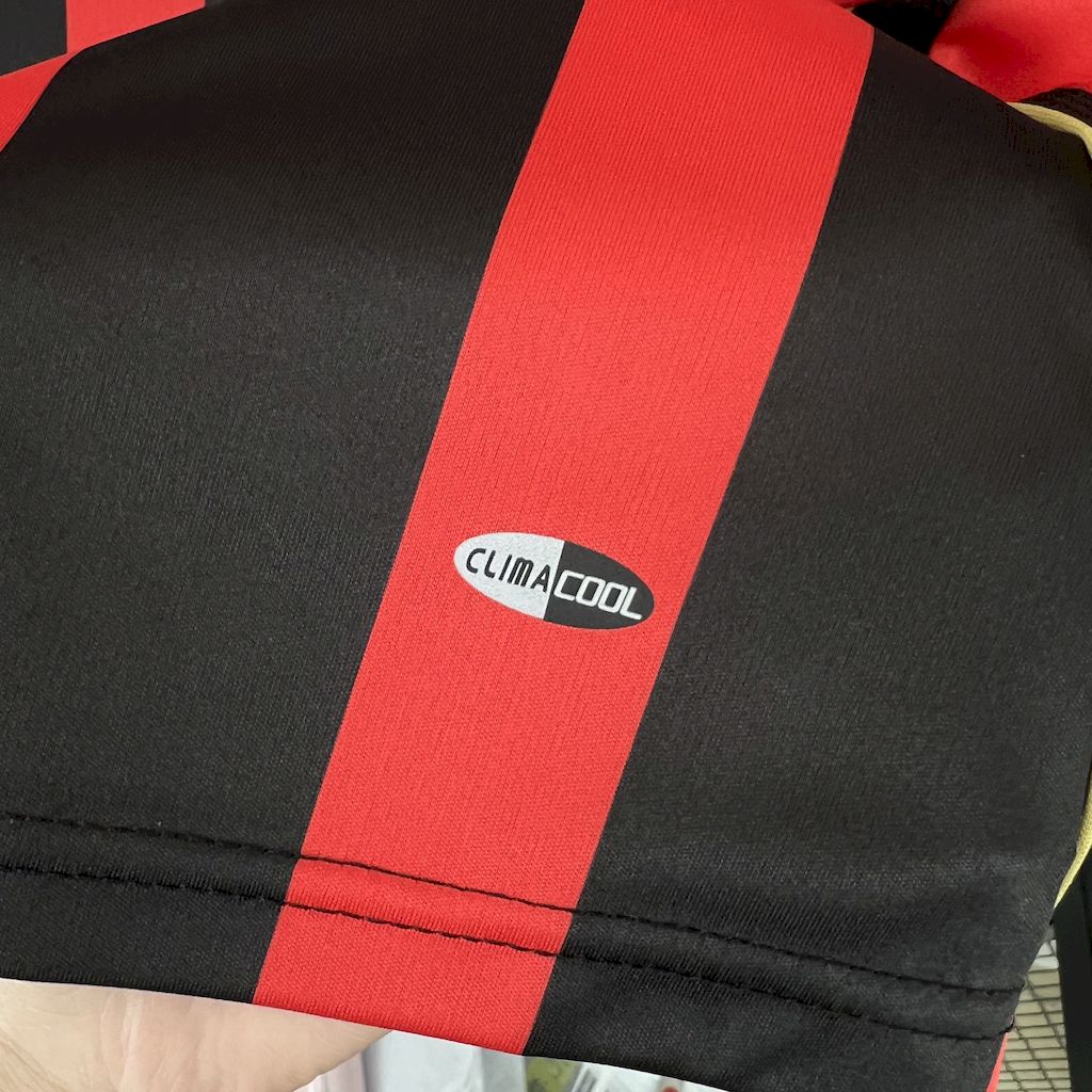 Camiseta Milan Manga Longa l Retro 2006/07 - tejido y acabado