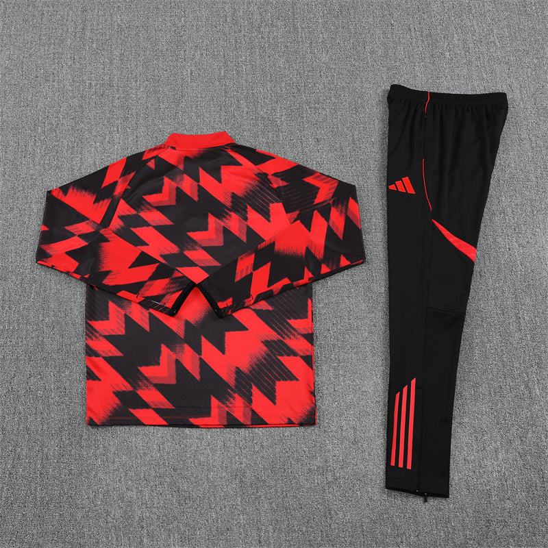 Training Suit Manchester United 25/26 - Winter - detalle del cuello