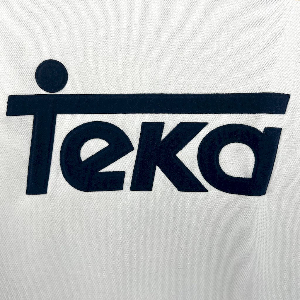 Camiseta do Real Madrid Retrô 2000/01 Home - detalle de la manga