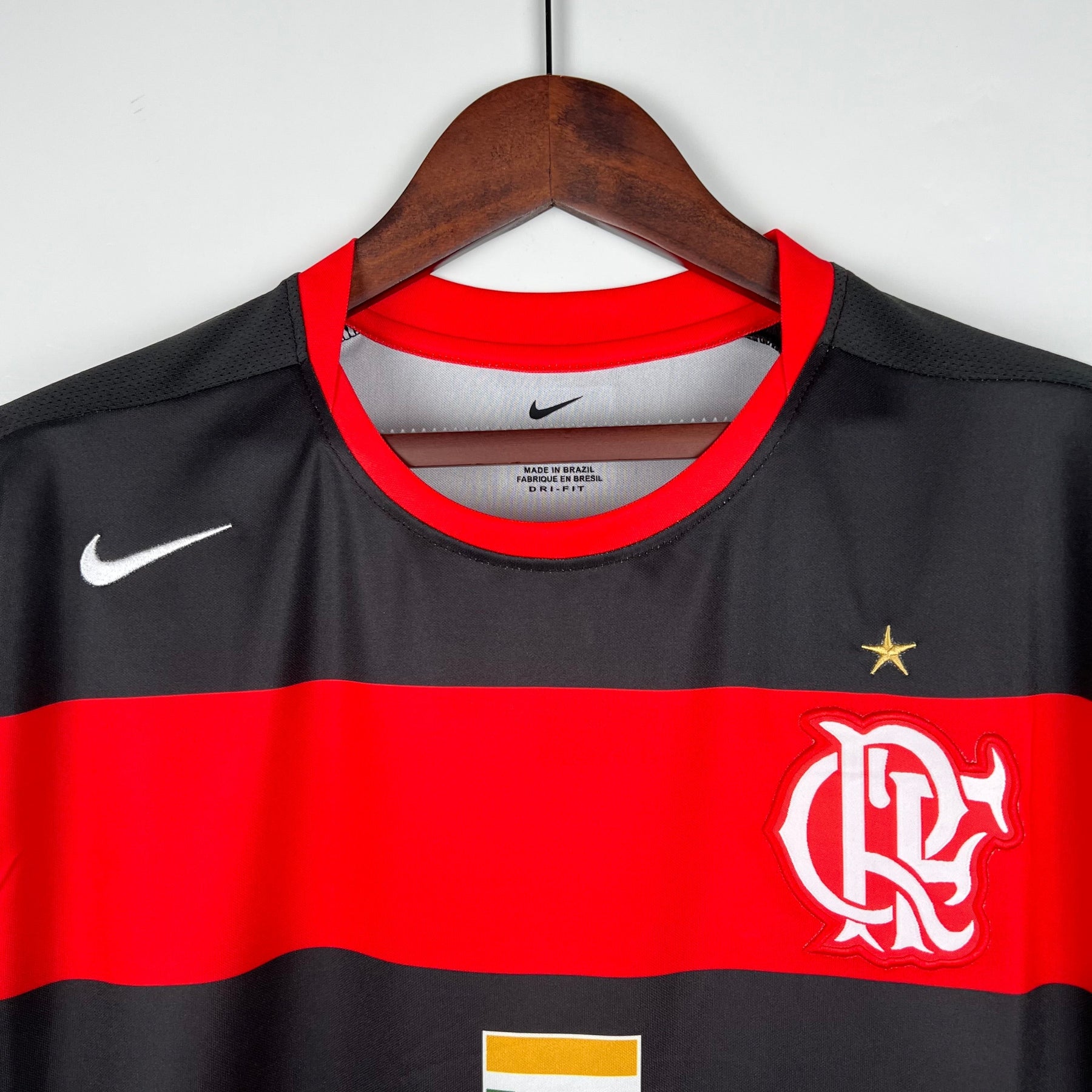 Camiseta Flamengo Retrô 2002 Vermelha e Preta - vista trasera