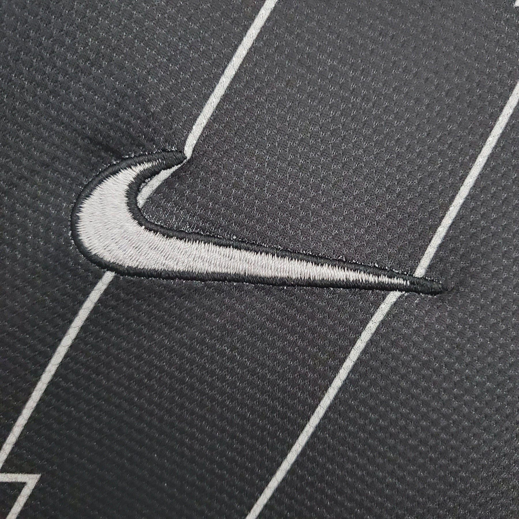 Camiseta Corinthians Retrô 11/12 - Preto - detalle de la manga