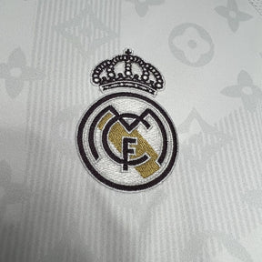 Camiseta Real Madrid 2024/25 LV Co-Branded - detalle del cuello