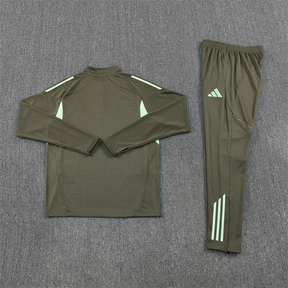 Training Suit Real Madrid 25/26 - Winter - detalle del cuello