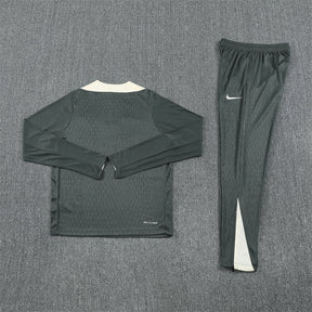 Training Suit Chelsea 25/26 - Winter - detalle del cuello