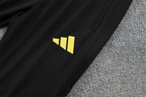 Training Suit Manchester United 25/26 - Winter - detalle del cuello