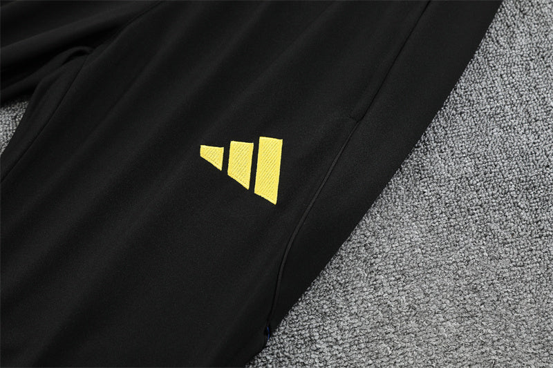 Training Suit Manchester United 25/26 - Winter - detalle del cuello