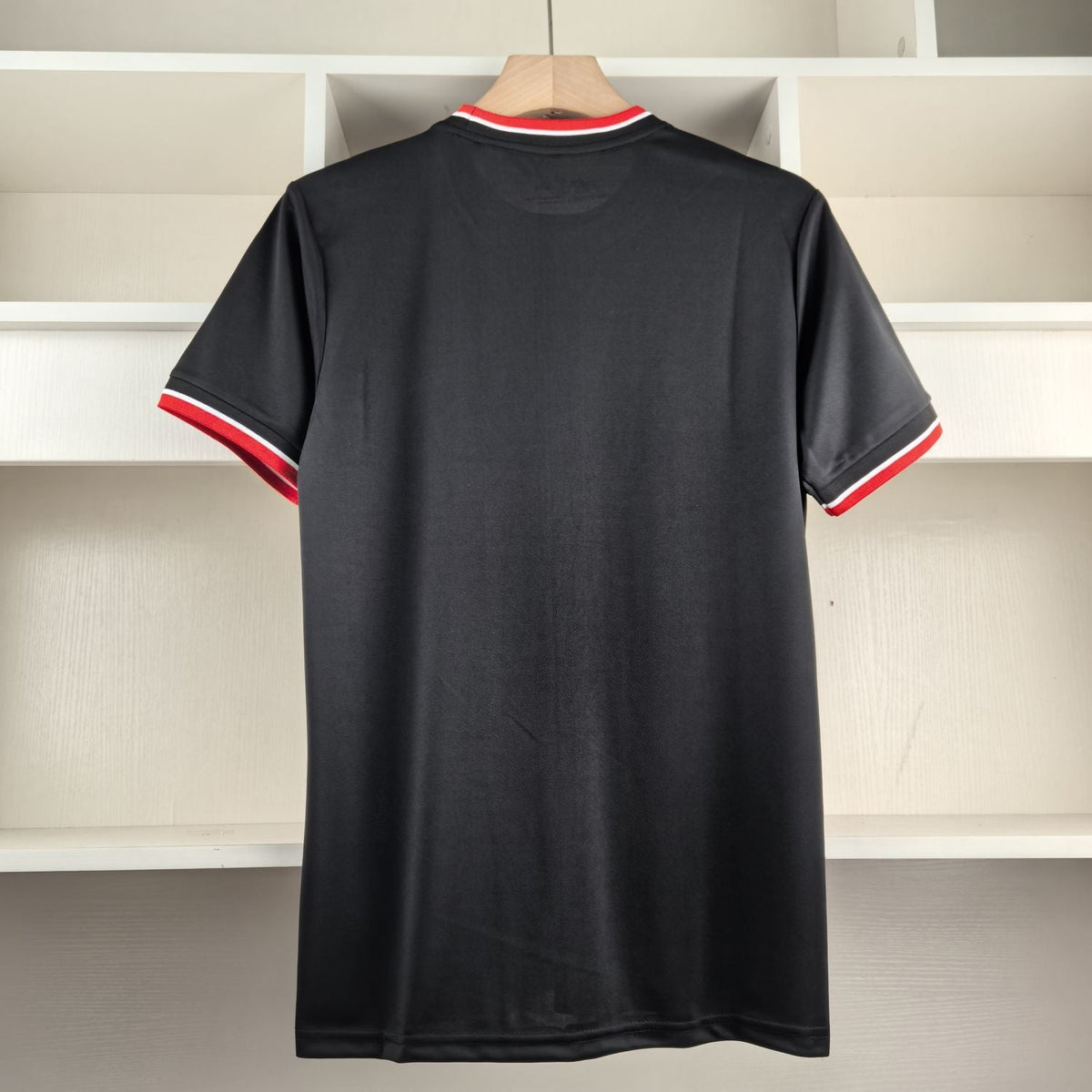 Camiseta São Paulo Retrô - Preta - vista frontal