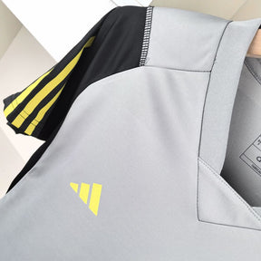 Camiseta 24∕25 Flamengo TrainingFemenino - Cinza - detalle de la manga