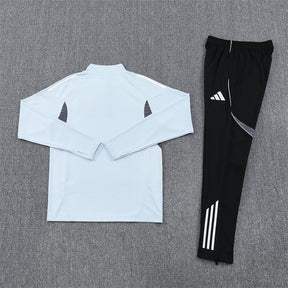 Training Suit Japan 25/26 - Winter - detalle de la manga