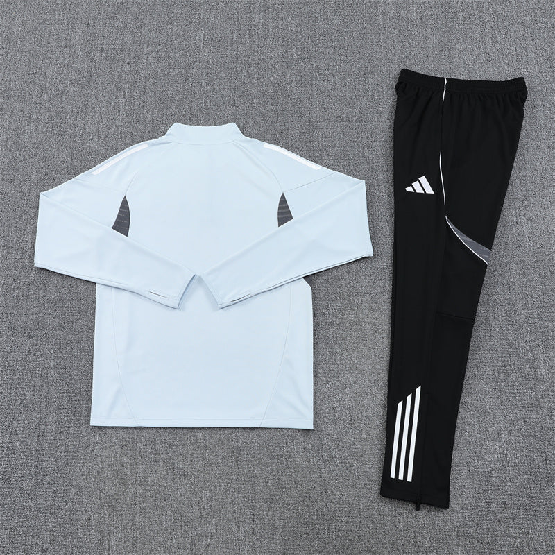 Training Suit Japan 25/26 - Winter - detalle de la manga