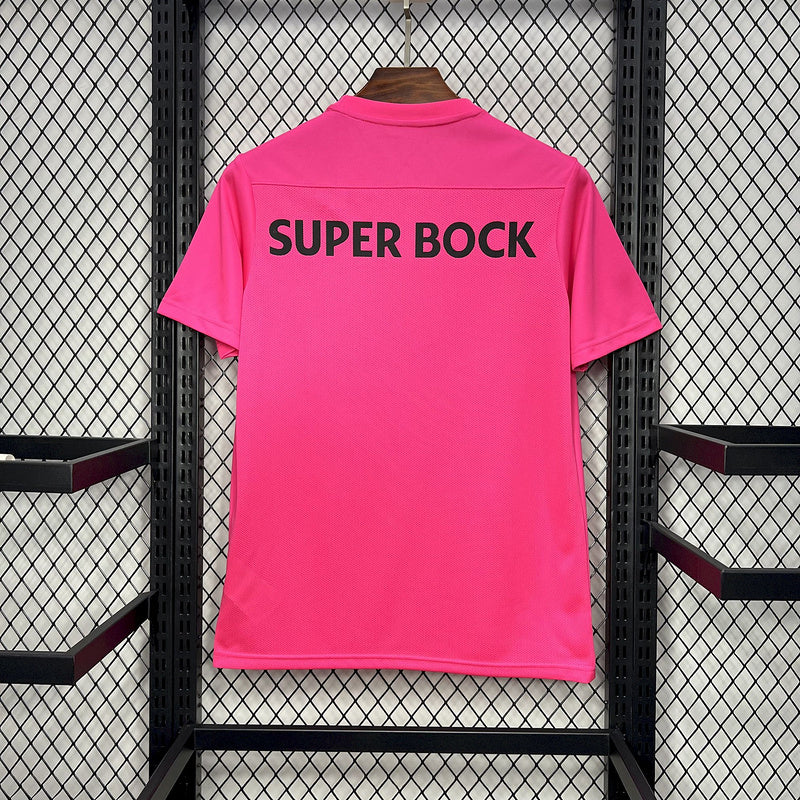 Sporting CP 24∕25 Pink October - vista frontal