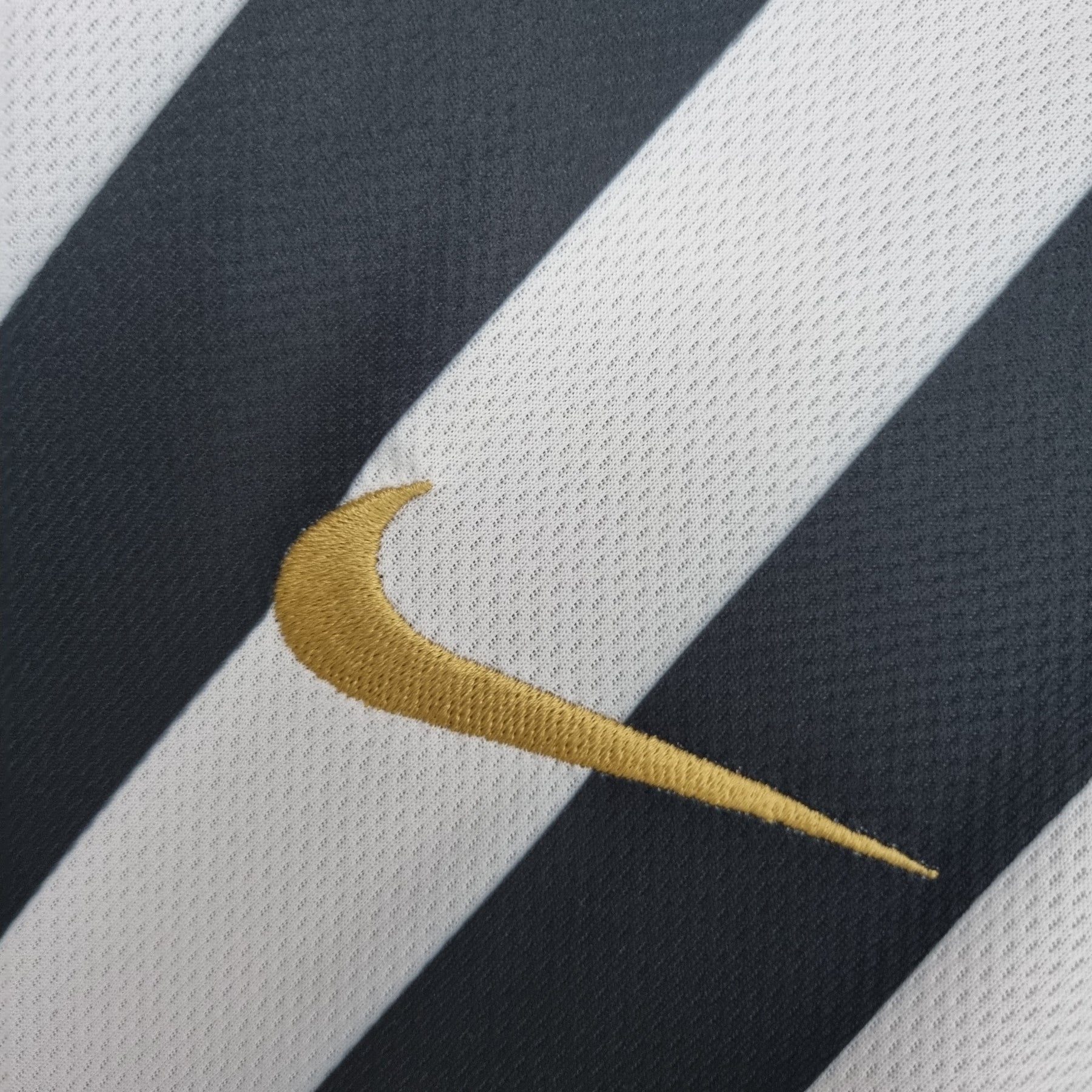 Camiseta Santos Retro 2013 away - detalle del cuello