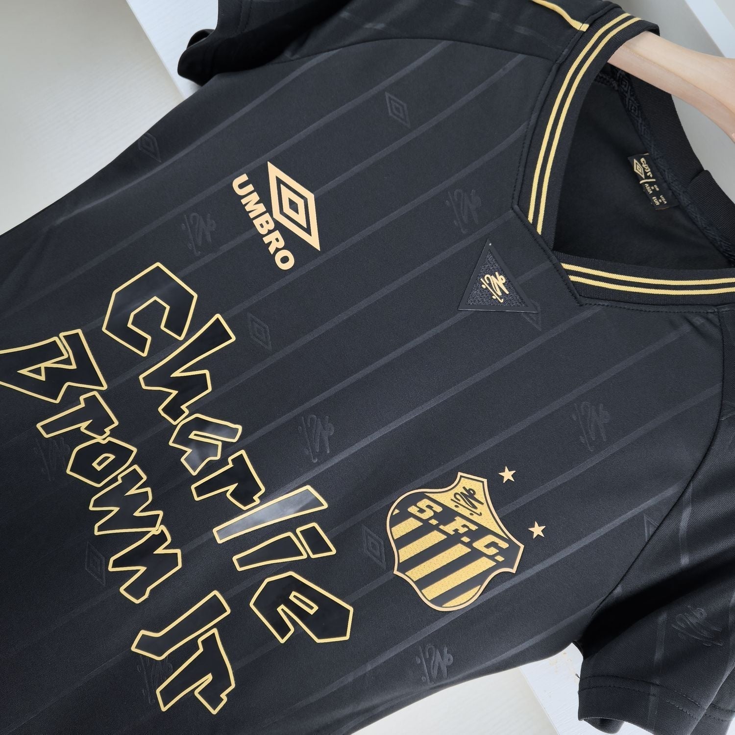 Camiseta do Santos Charlie Brown 24/25 - Femenino - vista trasera