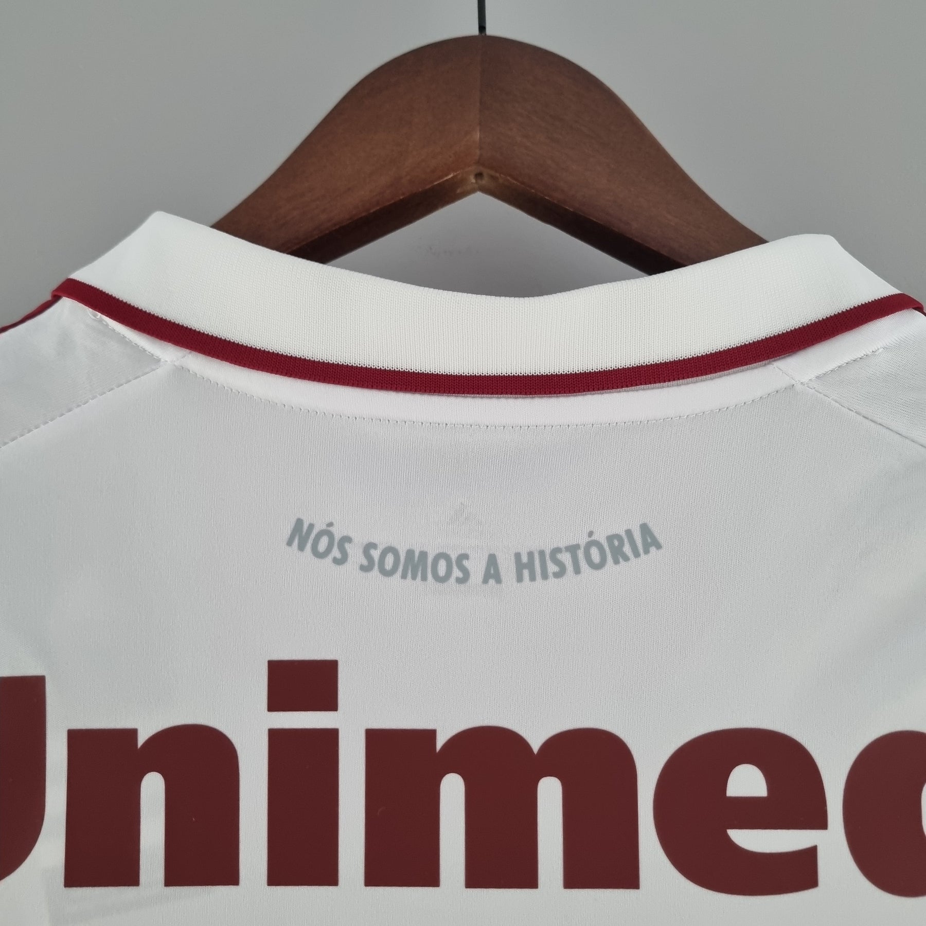 Camiseta Retro Fluminense 11/12 - detalle del cuello