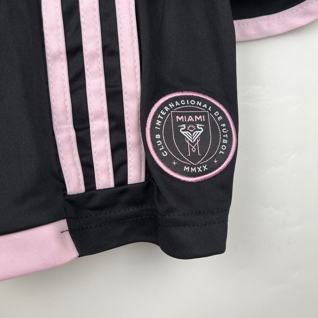 Kit Infantil Inter Miami 2023/2024 - detalle del cuello