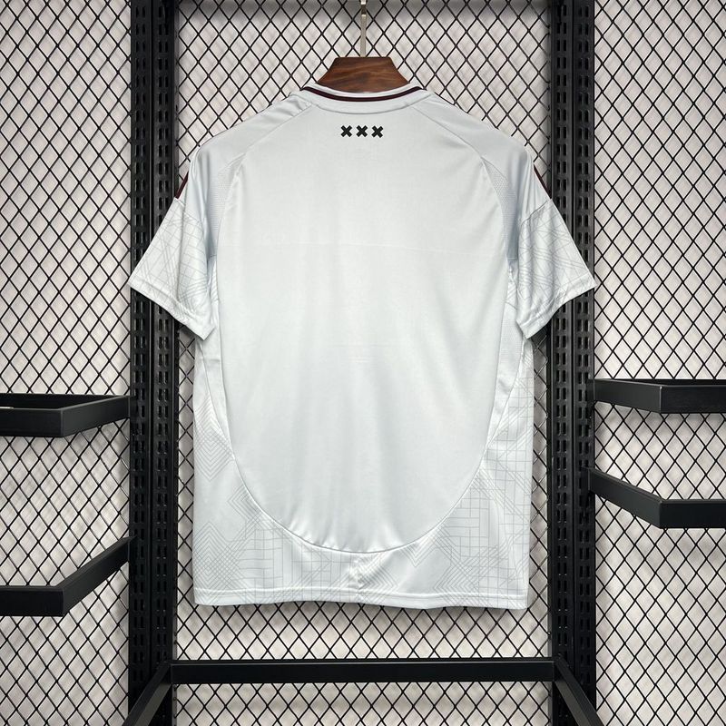 Ajax 24∕25 Thirds Away - vista frontal