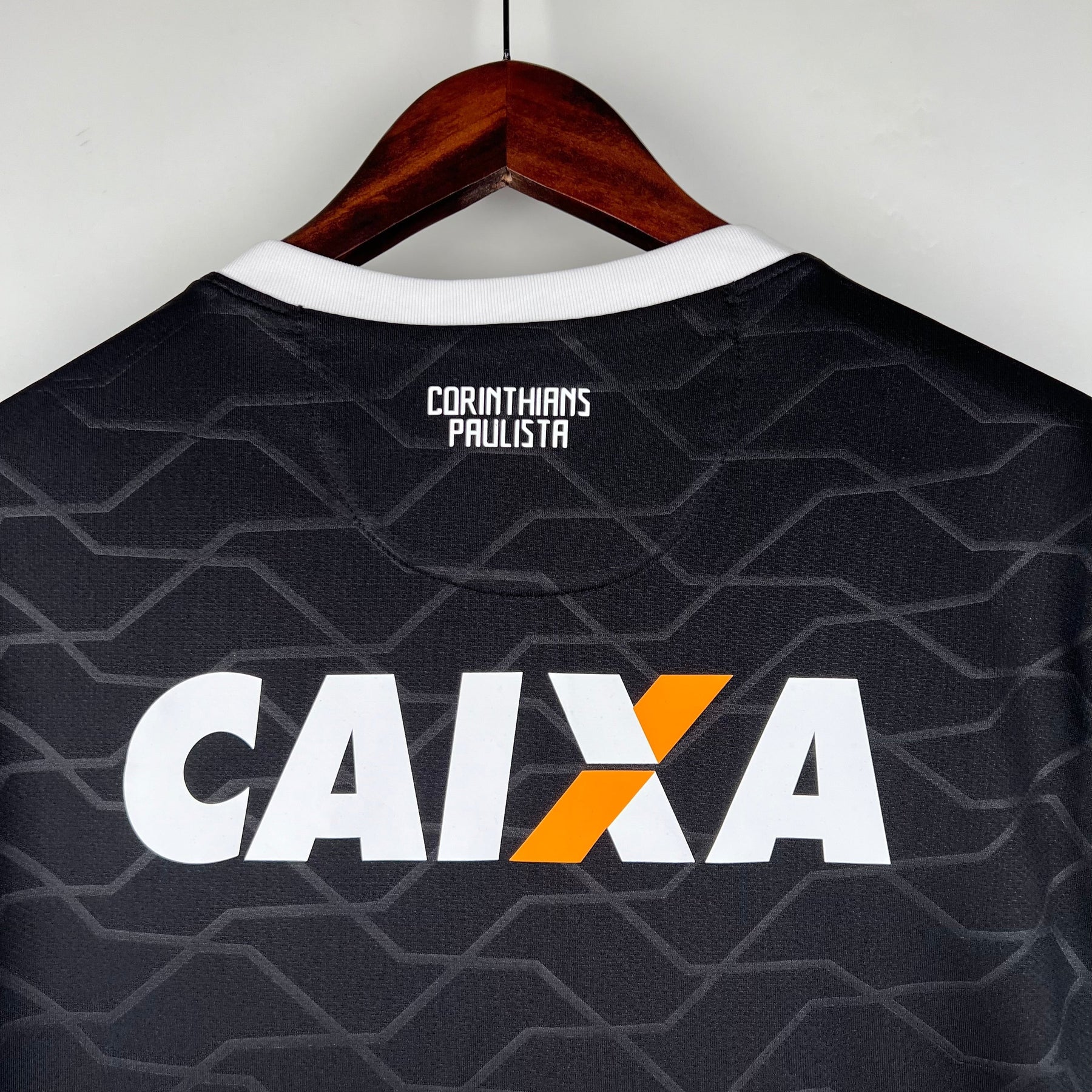 Camiseta Corinthians Retrô 2008 Away - detalle del cuello