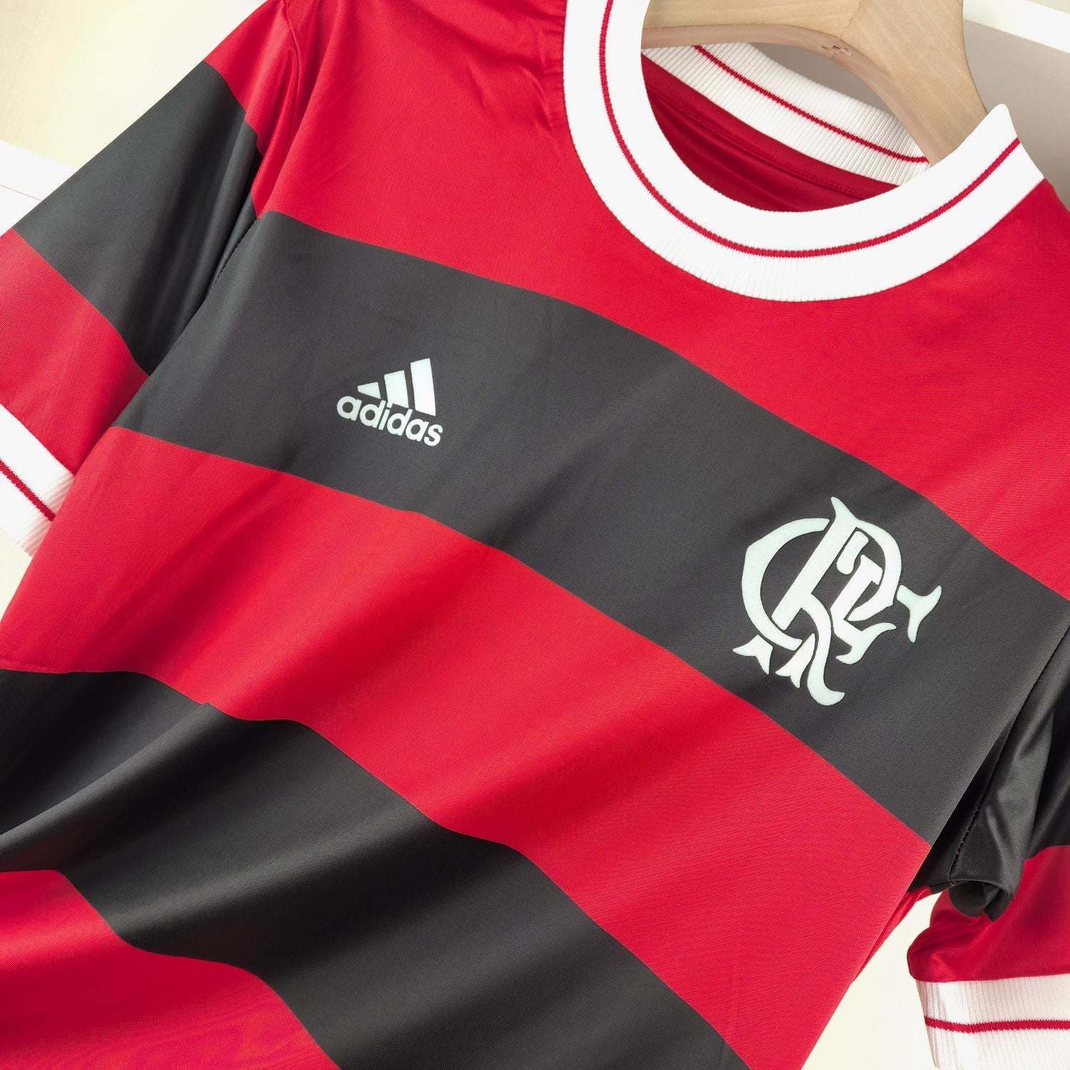Camiseta Flamengo Retro 2018 - detalle del cuello