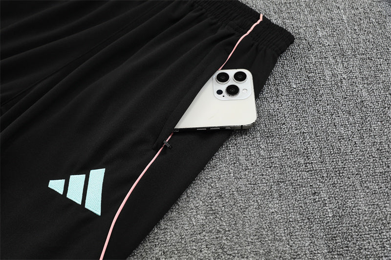 Training Suit Juventus 25/26 Black - Winter - detalle de la manga