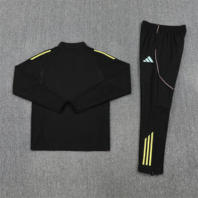 Training Suit Juventus 25/26 Black - Winter - detalle del cuello