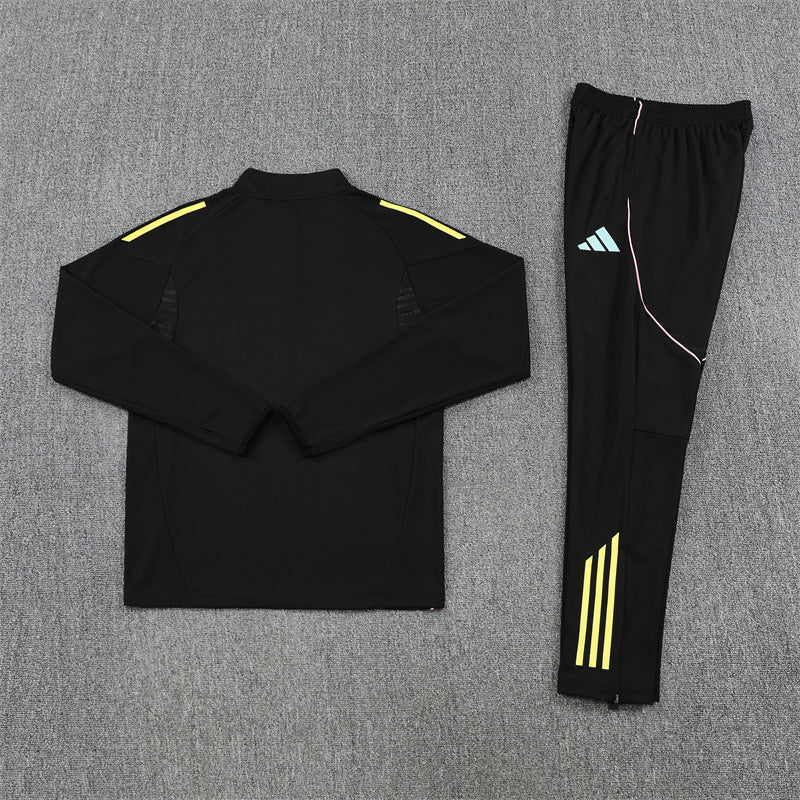 Training Suit Juventus 25/26 Black - Winter - detalle del cuello