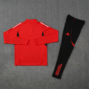 Training Suit Manchester United 25/26 Red - Winter - detalle del cuello
