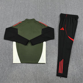 Training Suit Bayern De Munique 25/26 - Winter - detalle de la manga