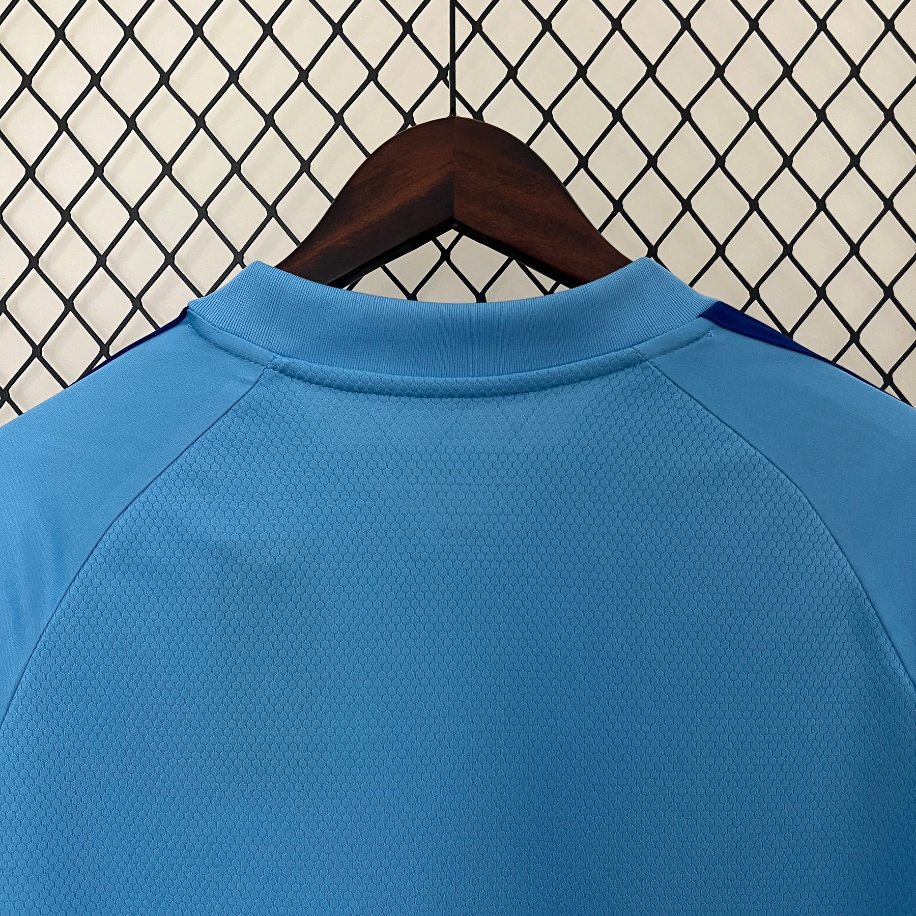 Camiseta Real Madrid 24/25 - Goleiro - vista trasera