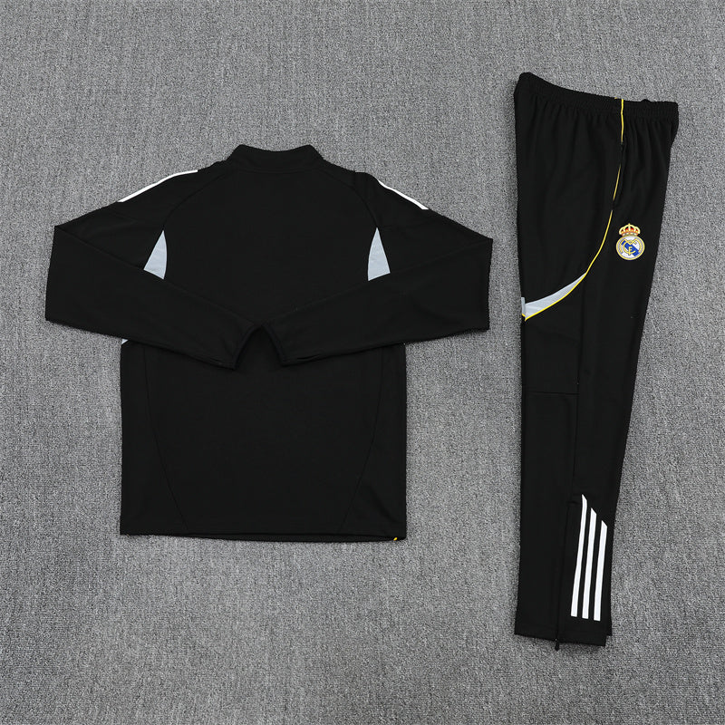Training Suit Real Madrid 25/26 Black - Winter - detalle del cuello