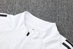 Training Suit Manchester United 25/26 White - Winter - detalle de la manga