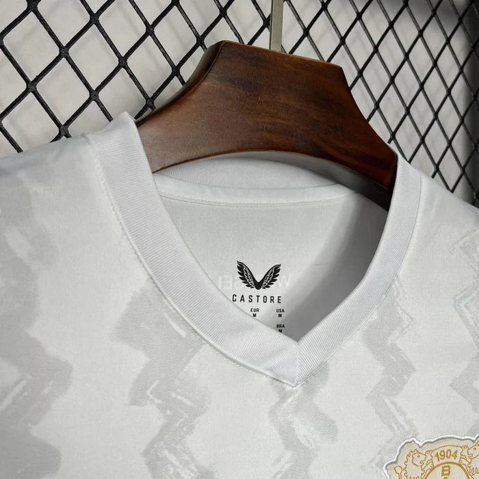 Camiseta Feminina Bayer Leverkusen 24/25 Away - detalle del cuello