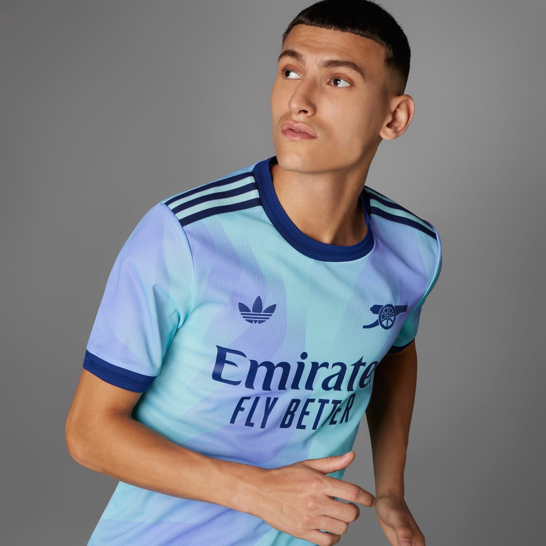 Camiseta 24∕25 Arsenal Third Away - detalle del cuello
