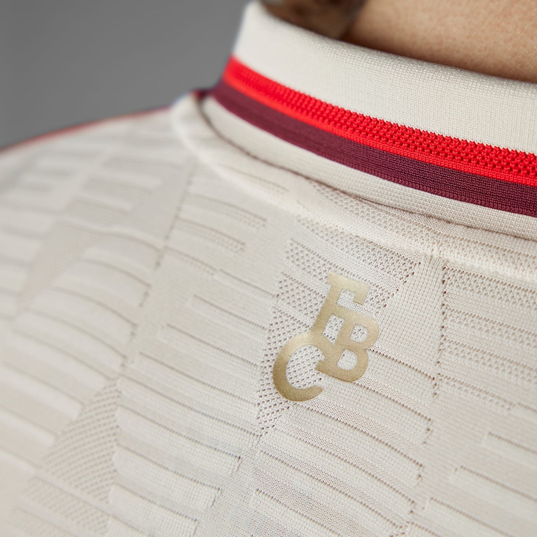 Camiseta Feminina Bayern Munich 24/25 Third - detalle del cuello