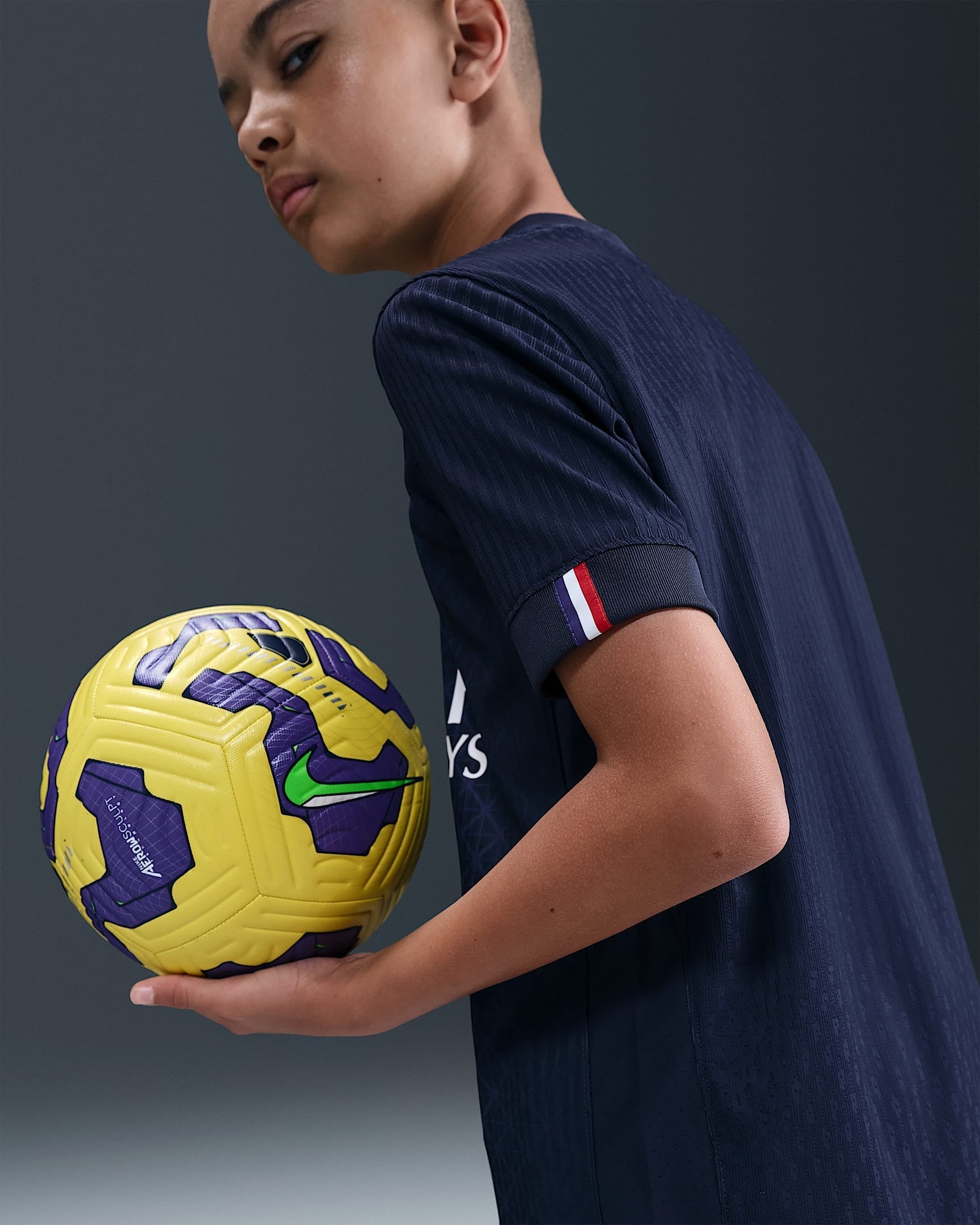 Kids PSG 25/26 Home - detalle del cuello