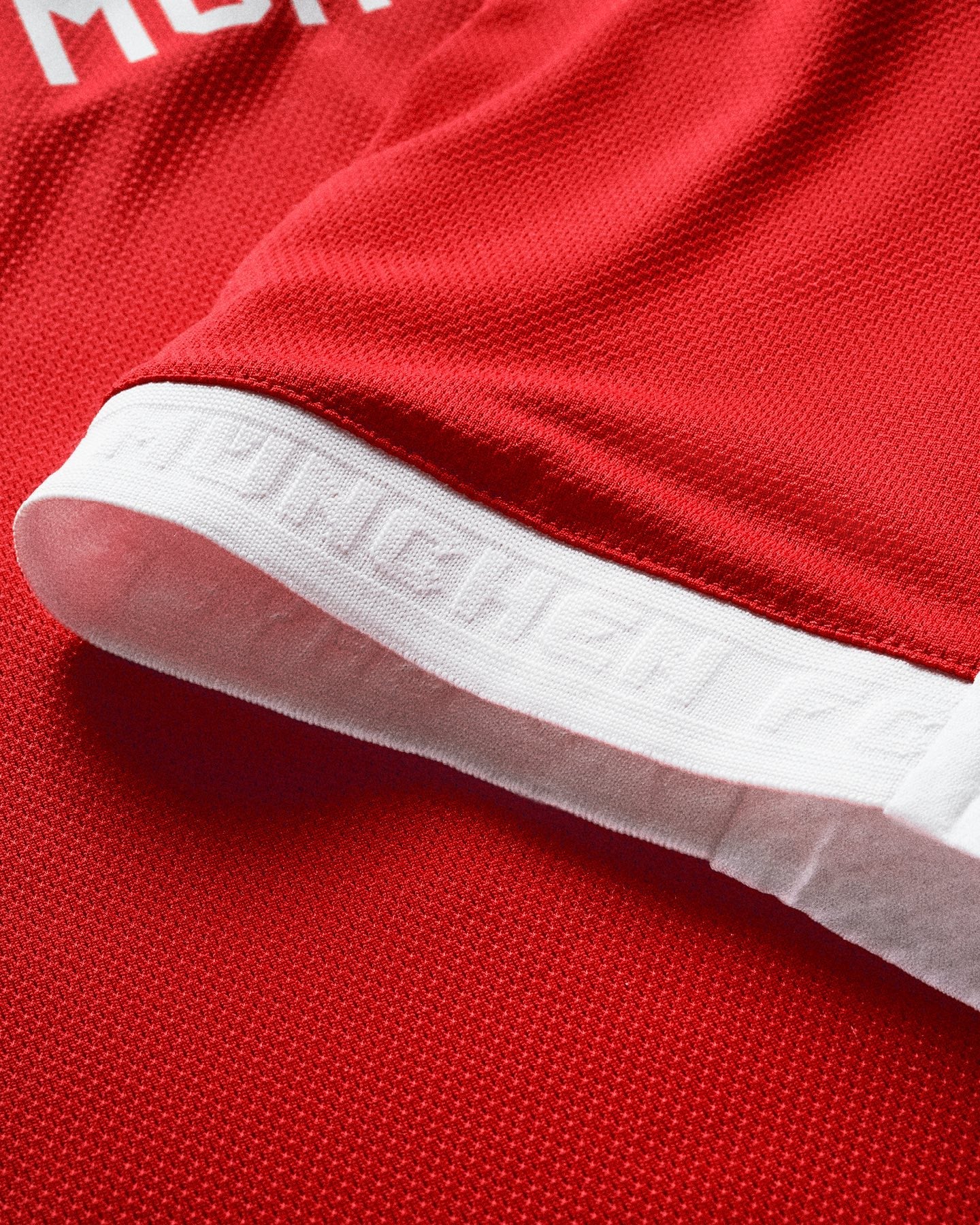 Camiseta Feminina Bayern Munich 25/26 Home - detalle del cuello