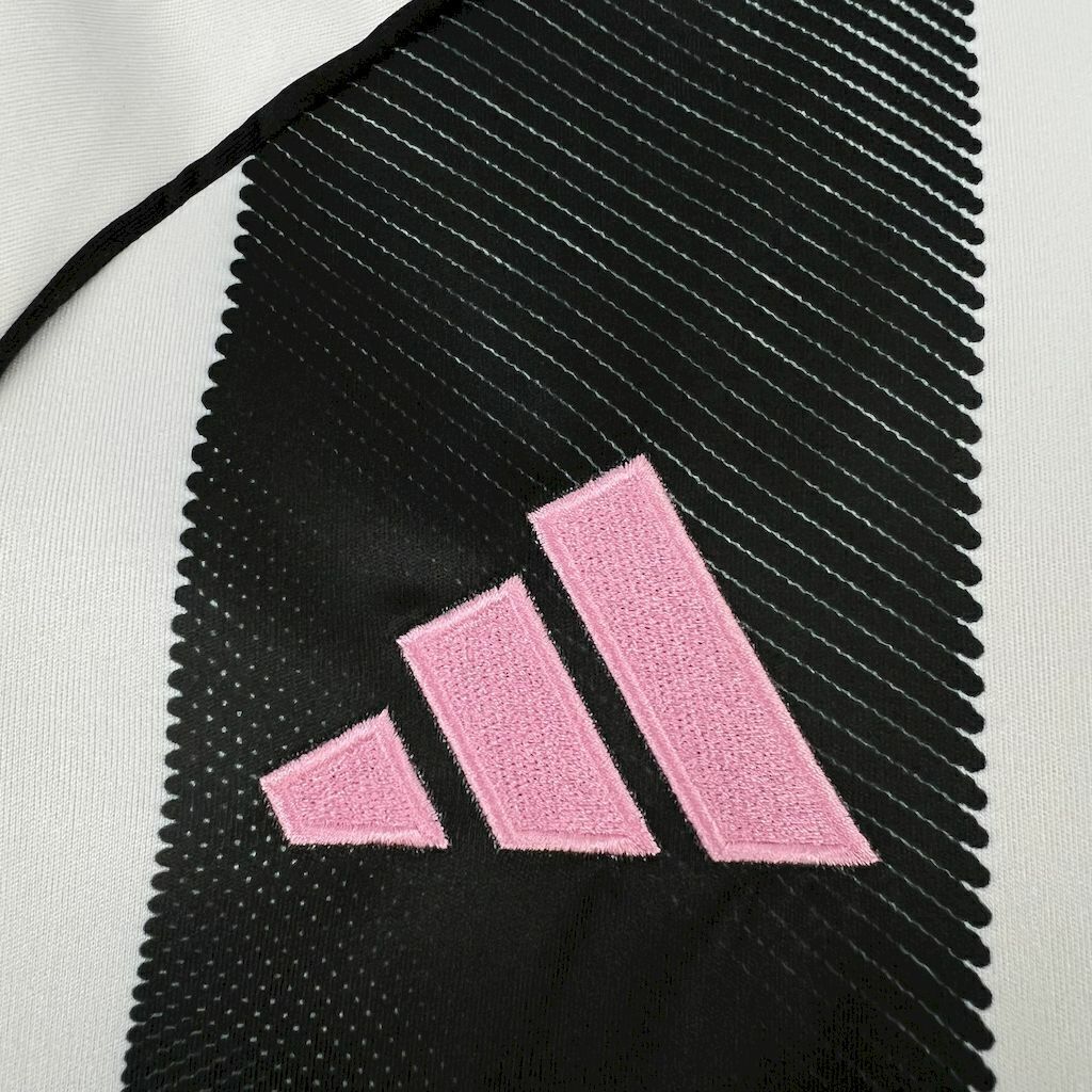 Camiseta Feminina Juventus 25/26 Home - vista frontal