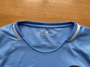 Camiseta De Bruyne Manchester City 17-18 Legend - detalle del cuello